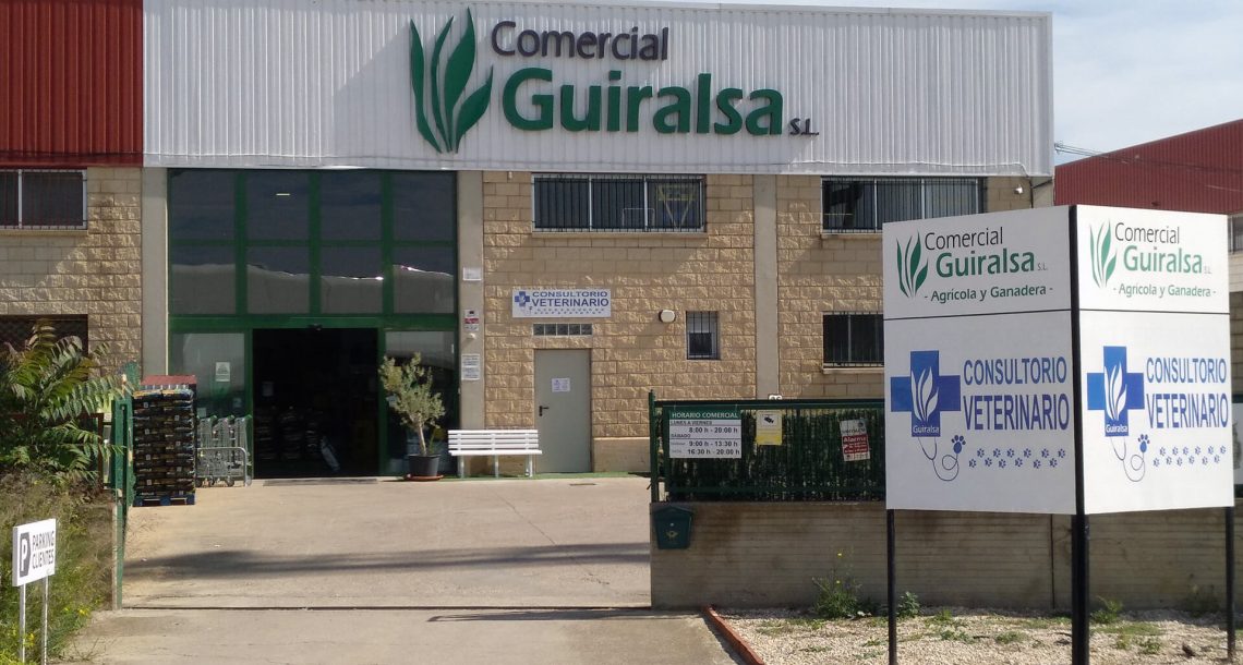 Comercial Guiralsa entrada - Consultorio Veterinario Huesca Guiralsa - Peluqeria canina Huesca
