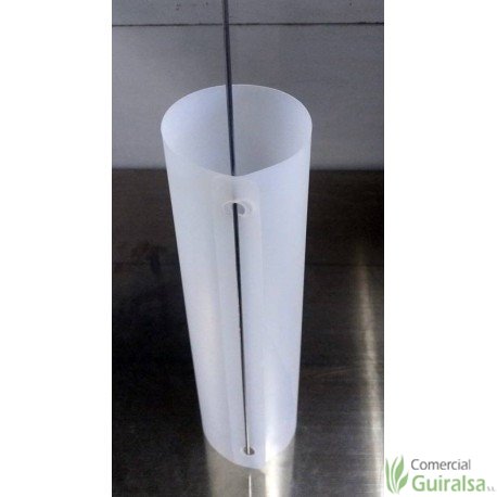 Protector con varilla para árboles montado