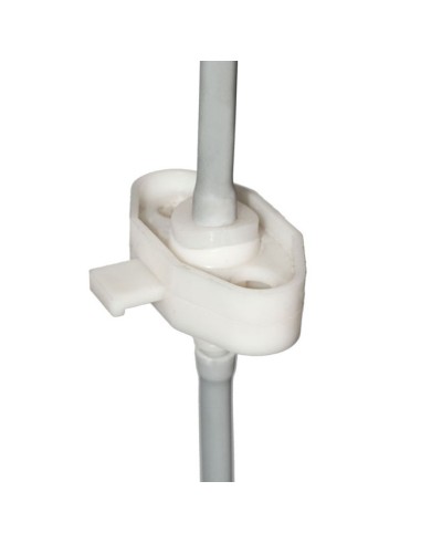 detalle Bebedero Colgante Automático para Gallinas