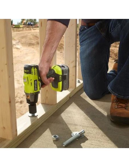 RYOBI Llave de Impacto ½˝ 18V R18IW3-120S uso en madera