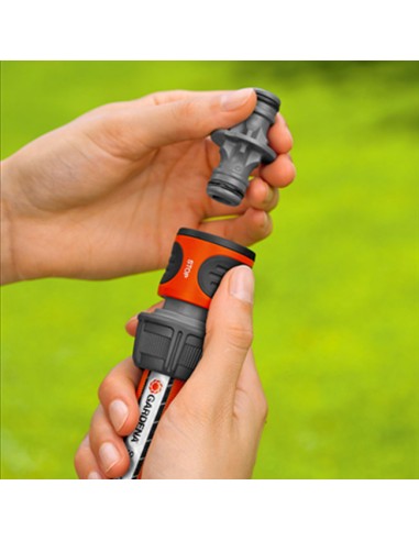 paso 1 montaje manguito unión rápida para prolongar mangueras de Gardena