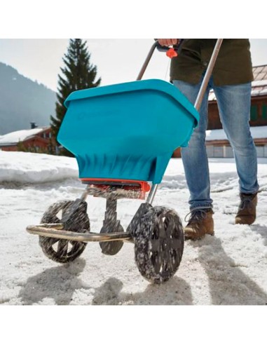 ambiente nevado con carro Esparcidor XL de Gardena de Sal